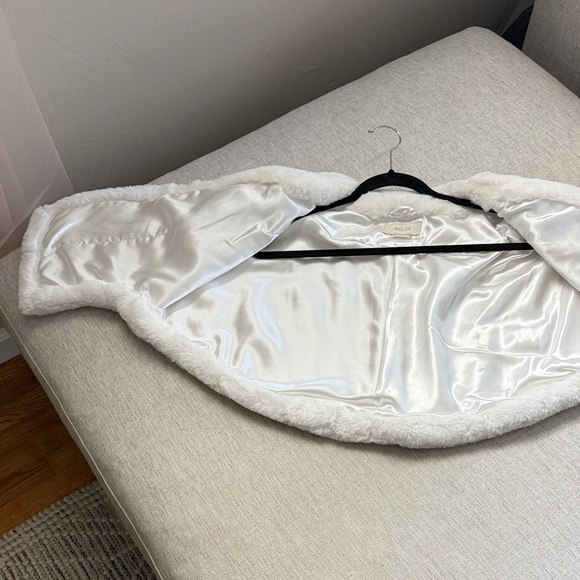BHLDN White Faux Fur Bolero Cape Fluffy - Picture 3 of 5